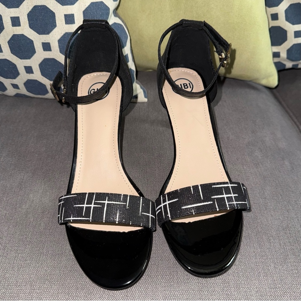 Chic Black Patterned Heels